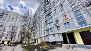 У Харкові в одному з районів триває відновлення багатоповерхівки