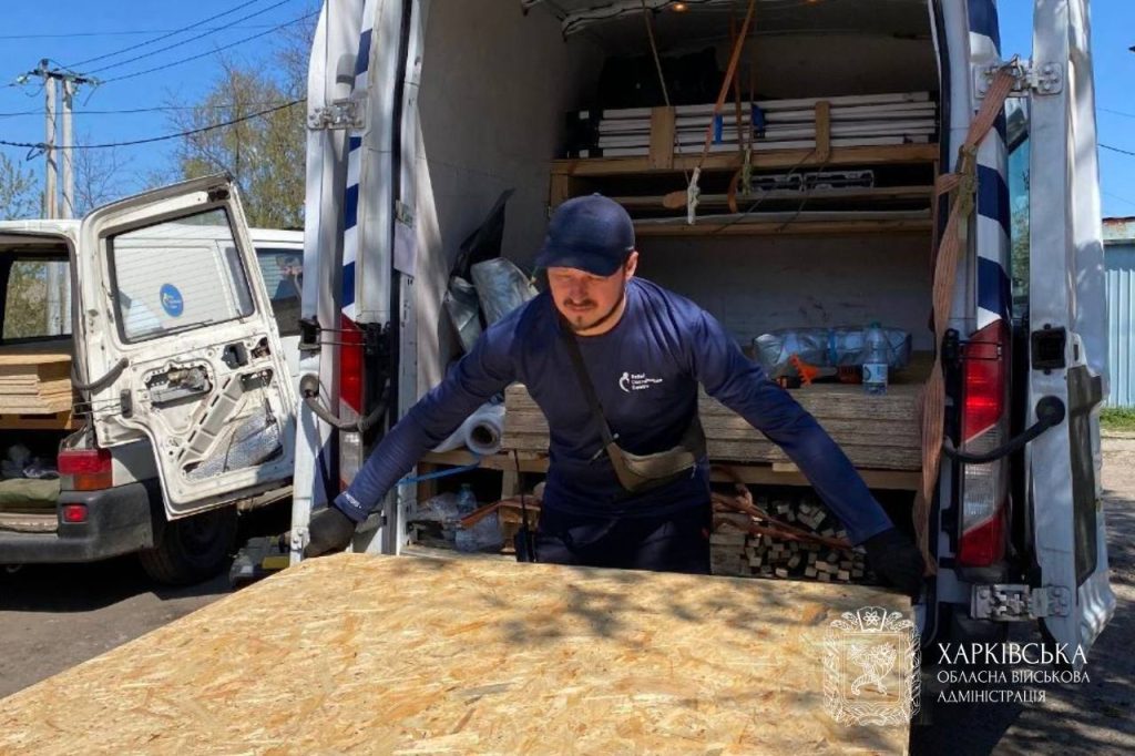 У Мерефі ліквідують наслідки російського обстрілу