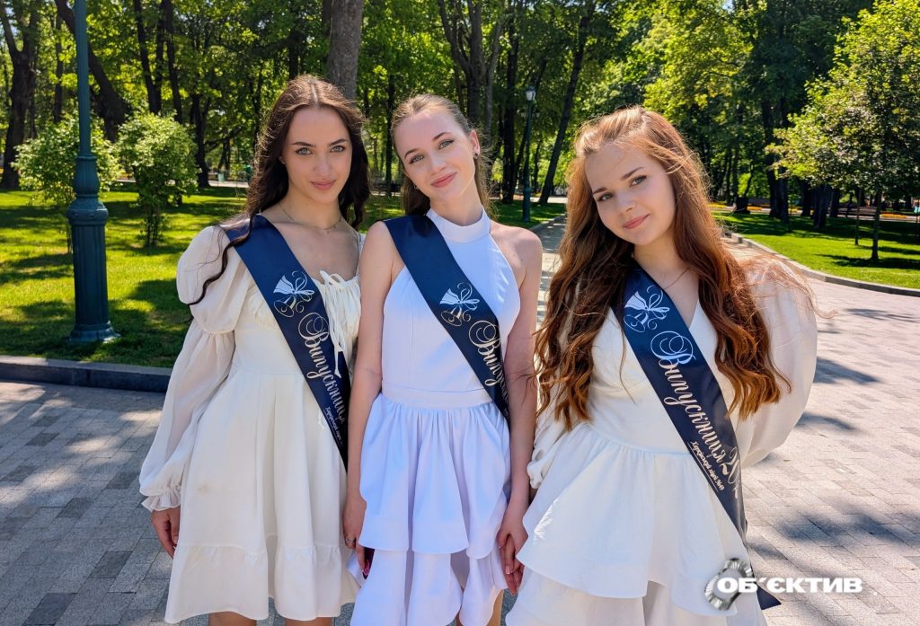 в Харькове репетируют школьный вальс
