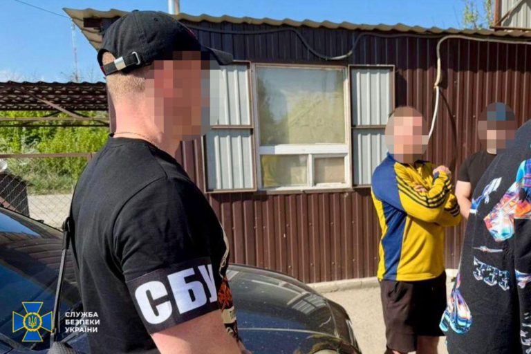 СБУ викрила схему: харків’янин показував співробітникам ТЦК підроблені відстрочки