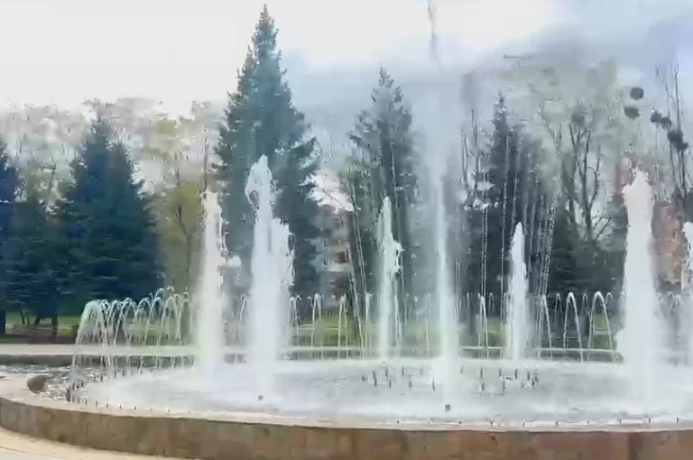 Мерія оприлюднила відео: у Харкові 1 травня запустили фонтан