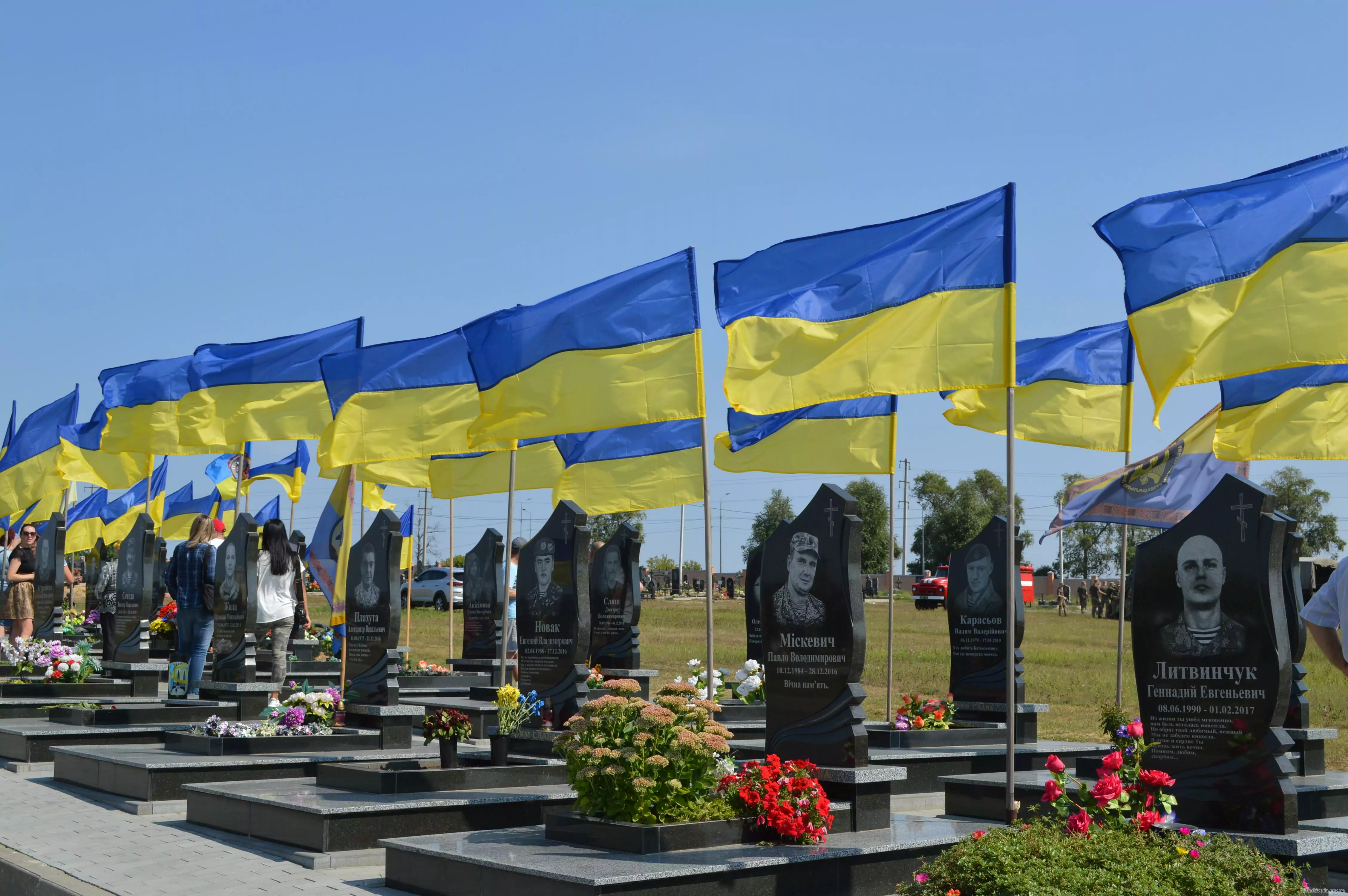 Алея Слави у Харкові розташована на 18-му кладовищі