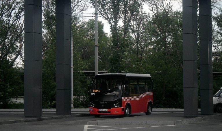 Через загрозу безпеці: які автобусні маршрути тимчасово не курсуватимуть Кільцевою дорогою Харкова