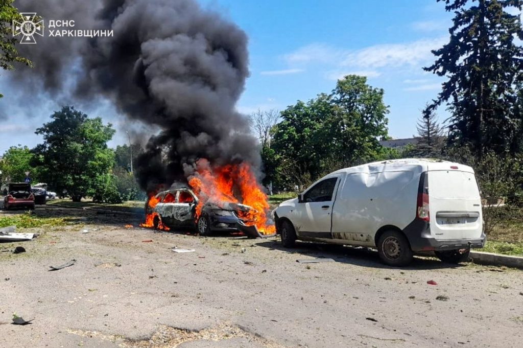 Пошкоджений автомобіль після атаки дрона в Балаклії