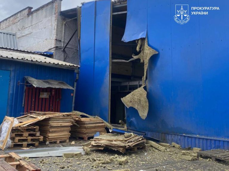 Росія обстріляла харчове підприємство в Богодухові — постраждали працівники