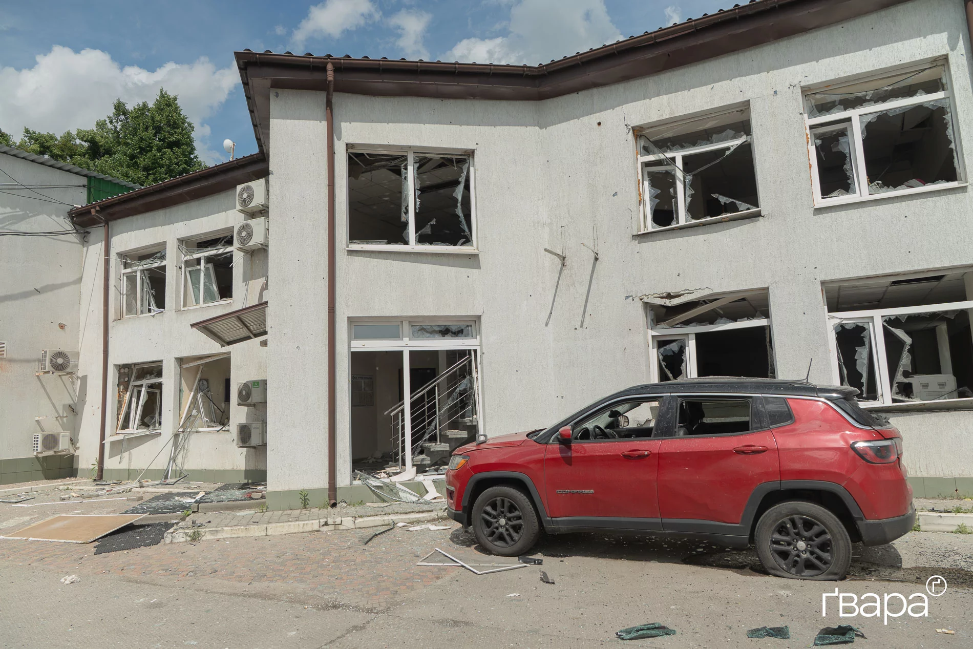 Наслідки ракетного удару по промисловій зоні у Дергачах