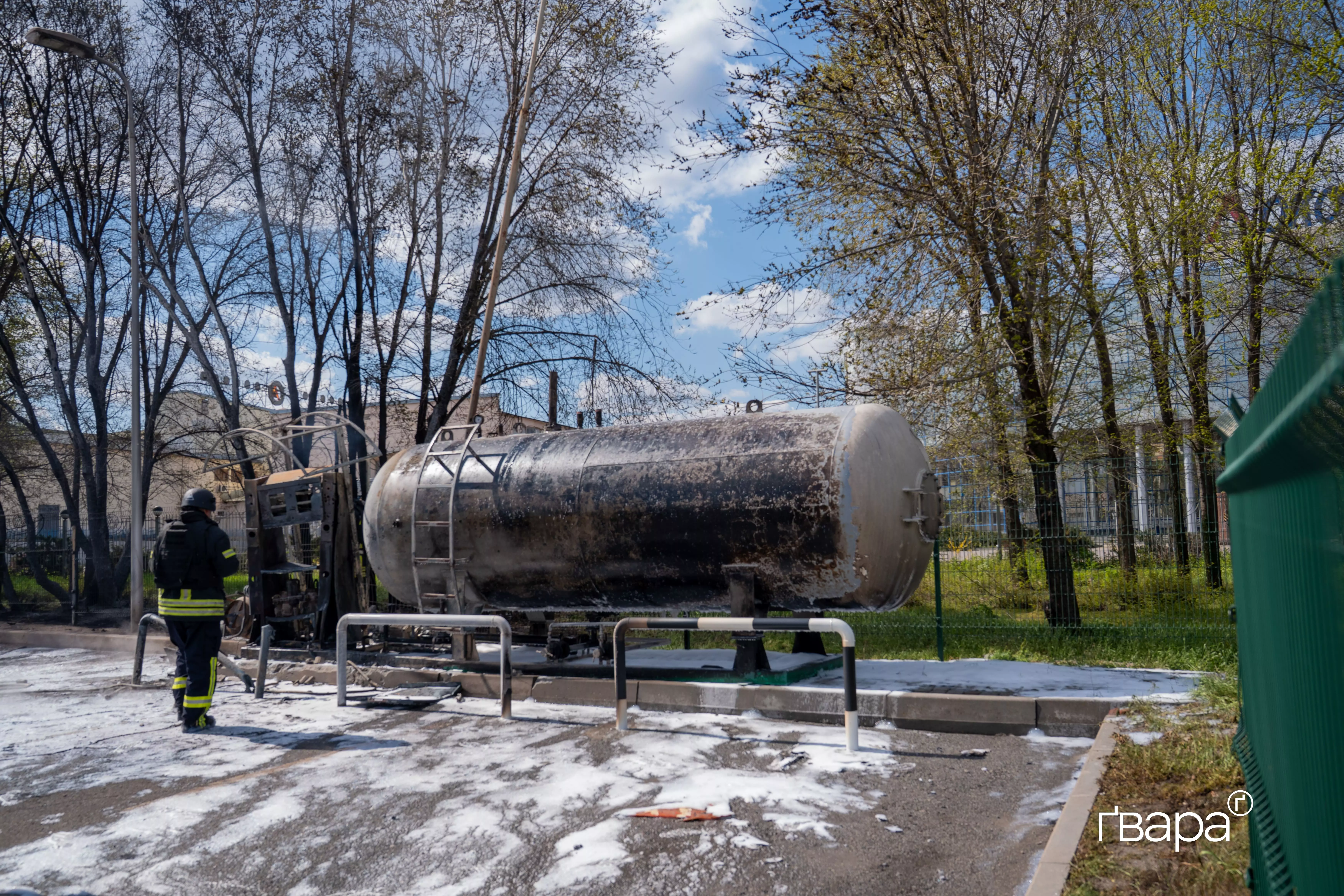 Наслідки обстрілів АЗС Харкова — фото