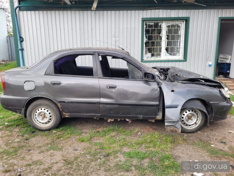 На Харківщині російські дрони влучили у підприємство та автомобіль переселенця