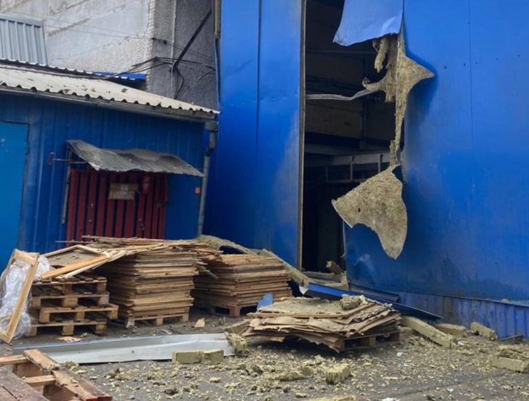 Дрон влучив у харчове підприємство в Богодухові — постраждали працівники