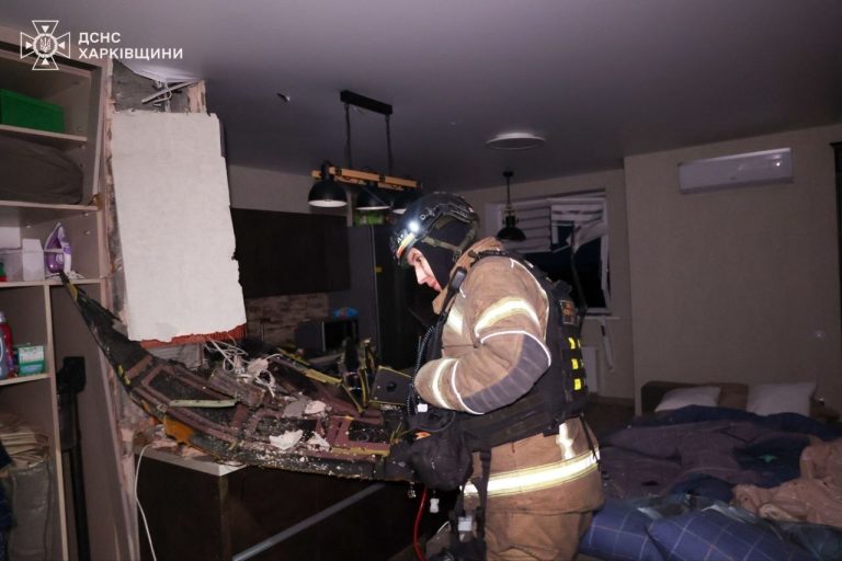 У Харкові безпілотник вразив багатоповерхівку, ДСНС повідомляє про постраждалих
