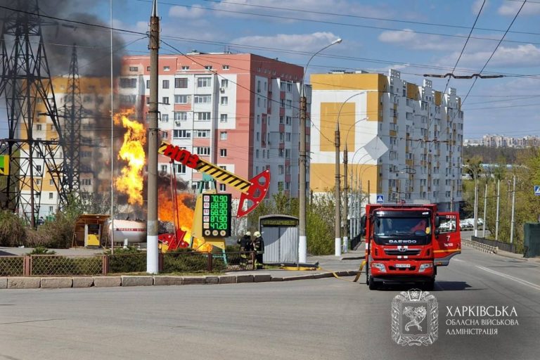 Синєгубов та ДСНС оприлюднили світлини наслідків денних прильотів по Харкову