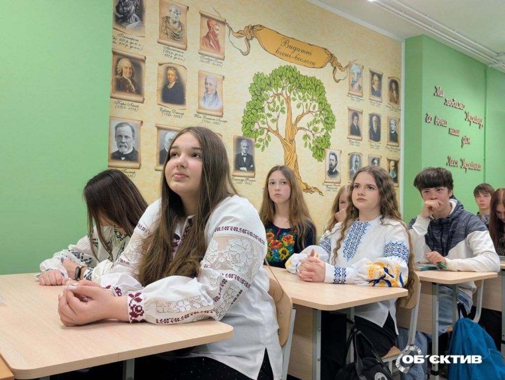 Підготовка до уроку у підземній школі