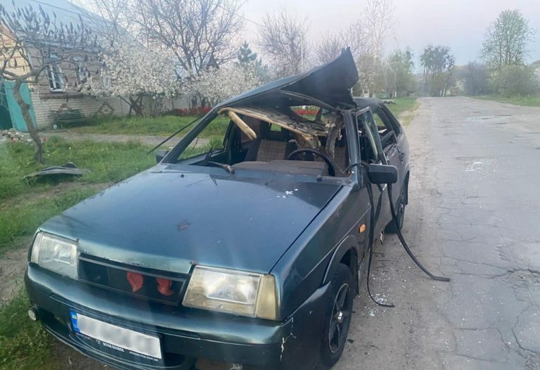 На Харківщині цивільну автівку обстріляли російські сили