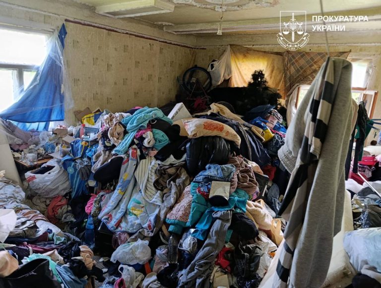 У Харкові 12-річна дівчинка опинилася без світла, води та їжі — де перебувала її мати (фото)