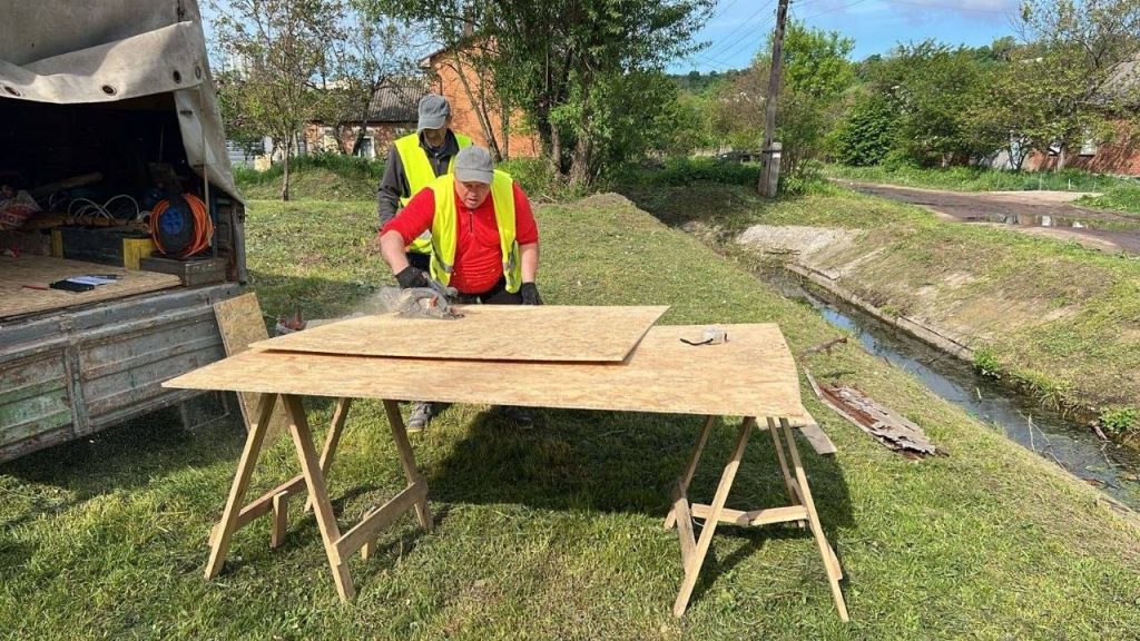 Відновлювальні роботи після нічної атаки в Харкові