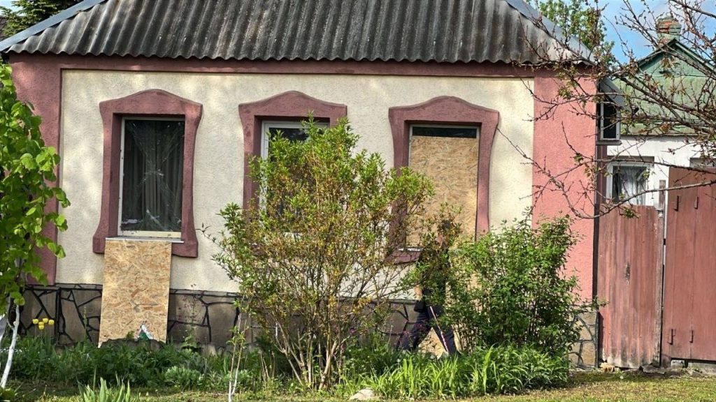 Комунальні служби працюють на місцях уражень