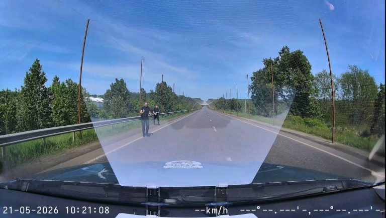З кільцевої у Харкові евакуювали двох поліцейських, авто яких уразив FPV-дрон