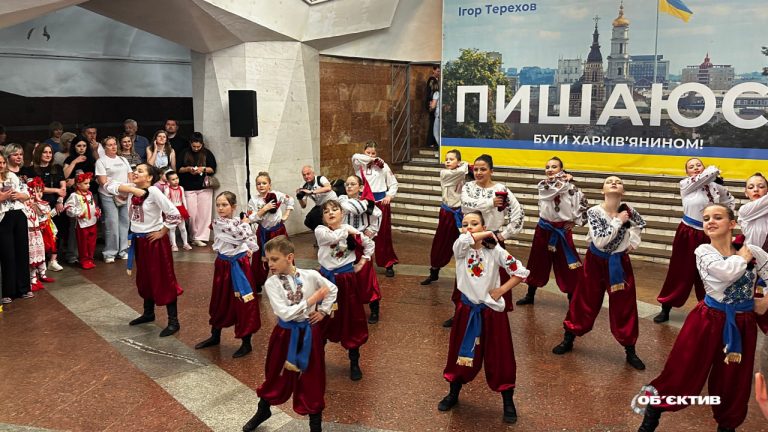 Харків у вишиванці: підземний концерт у метро зібрав містян (відео)