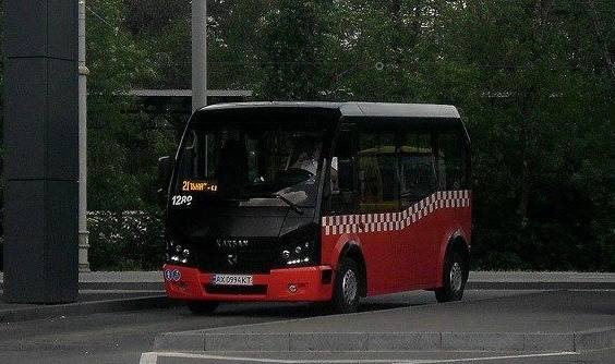 У Харкові автобус відновив роботу на зміненому з міркувань безпеки маршруті