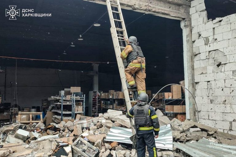 У Харківській області російські війська атакували відділення «Нова пошта», поранено співробітника (фото)