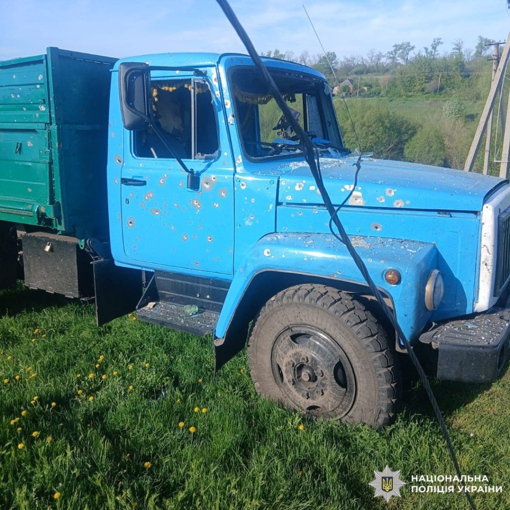 Наслідки удару БпЛА — пошкодження будівлі та прилеглої території