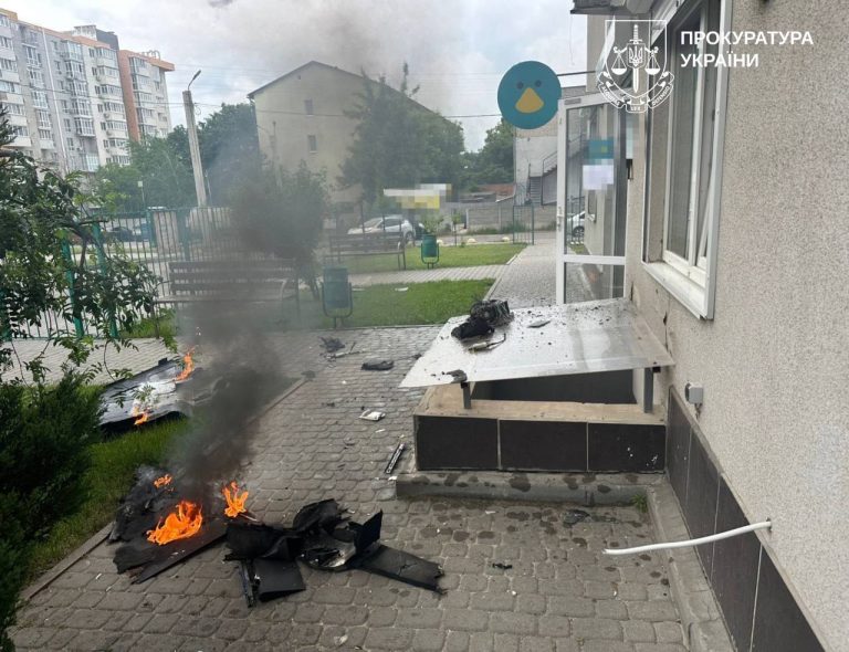 У прокуратурі показали фото руйнувань після ранкового обстрілу Харкова