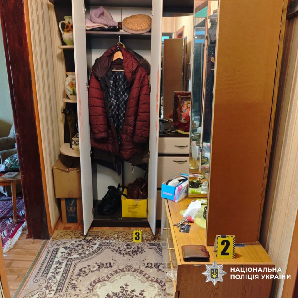 напад на пенсіонерку та копів на Харківщині