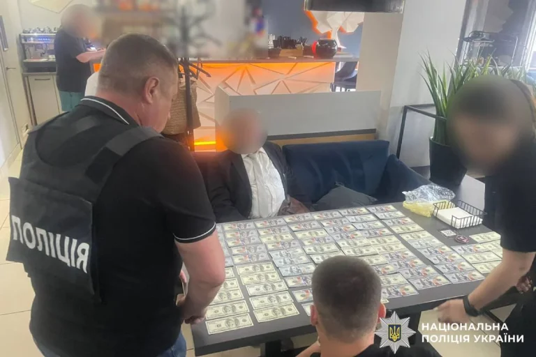 Поліція викрила 70-річного харків’янина, який продавав чоловікам інвалідність за $7700