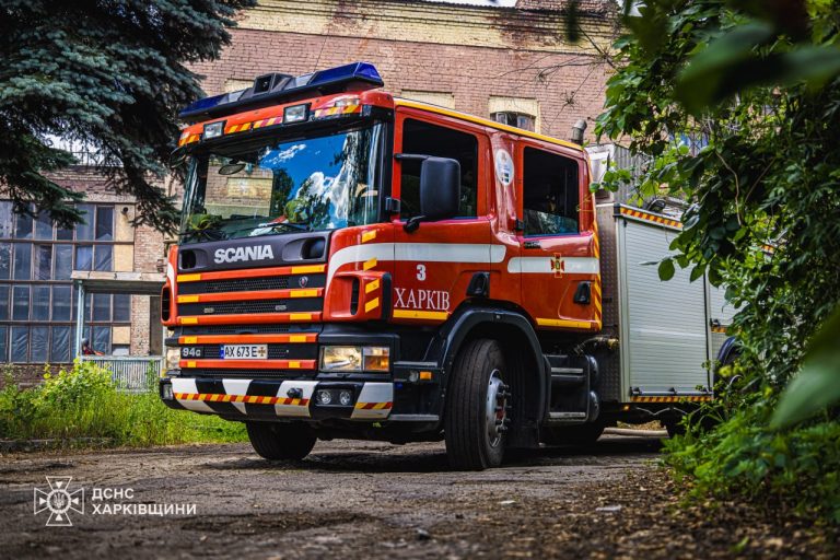 У Харкові вранковий напад БпЛА спричинив кілька пожеж (фото)