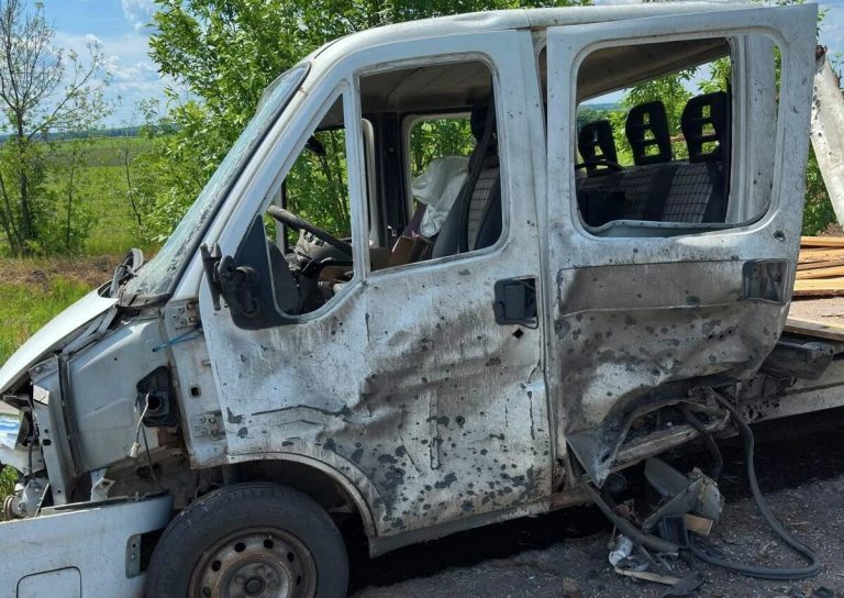 У вантажівку Салтівського м’ясокомбінату влучили — водія госпіталізовано
