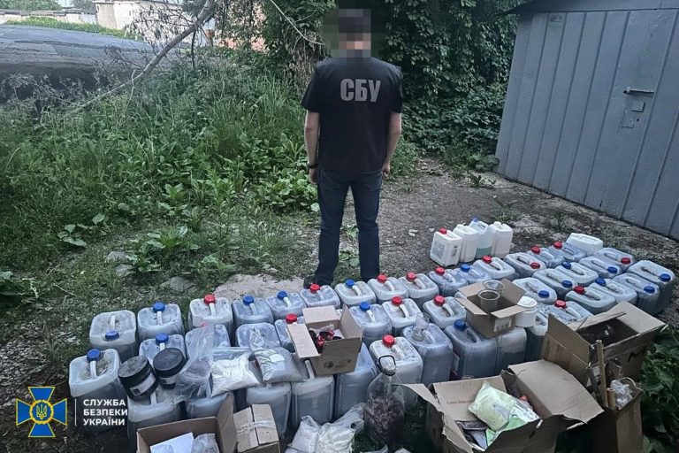 У центрі Харкова викрили підпільний цех із виготовлення вибухівки й напалму