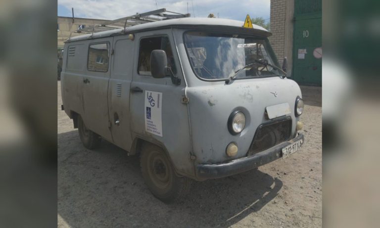 На Харківщині безпілотник противника атакував бригаду енергетиків (фото)