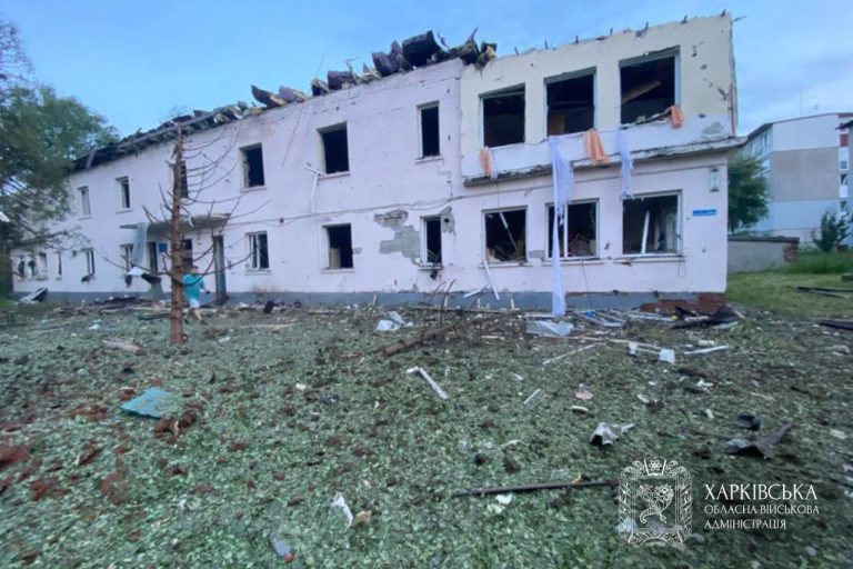 У Чугуєві внаслідок російського обстрілу поранені двоє людей, серед яких дитина (фото)
