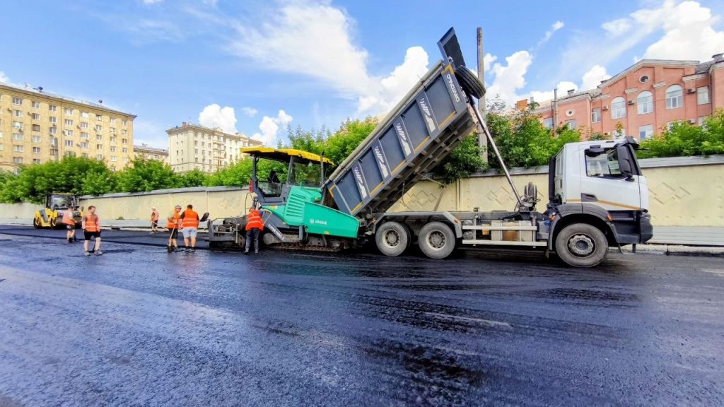 Оновлення дорожнього покриття у провулку Вірменському