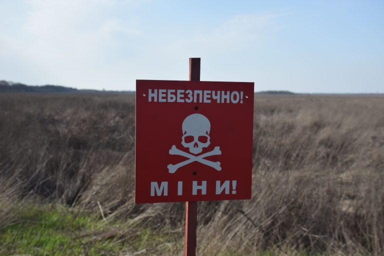 На Харківщині вибух підірвав цивільне авто — поранена жінка