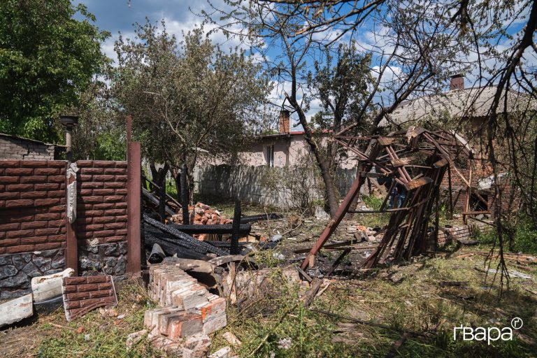 Наслідки атаки безпілотного літального апарату в Холодногірському районі Харкова