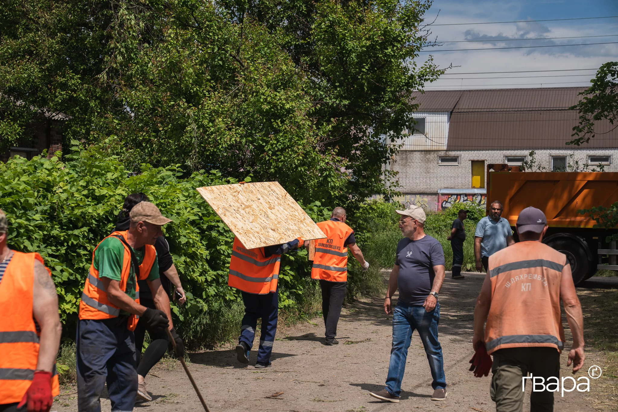 зображення до посту: «Путін, ви самі знаєте хто»: наслідки удару БпЛА по Холодногірському району Харкова — фото