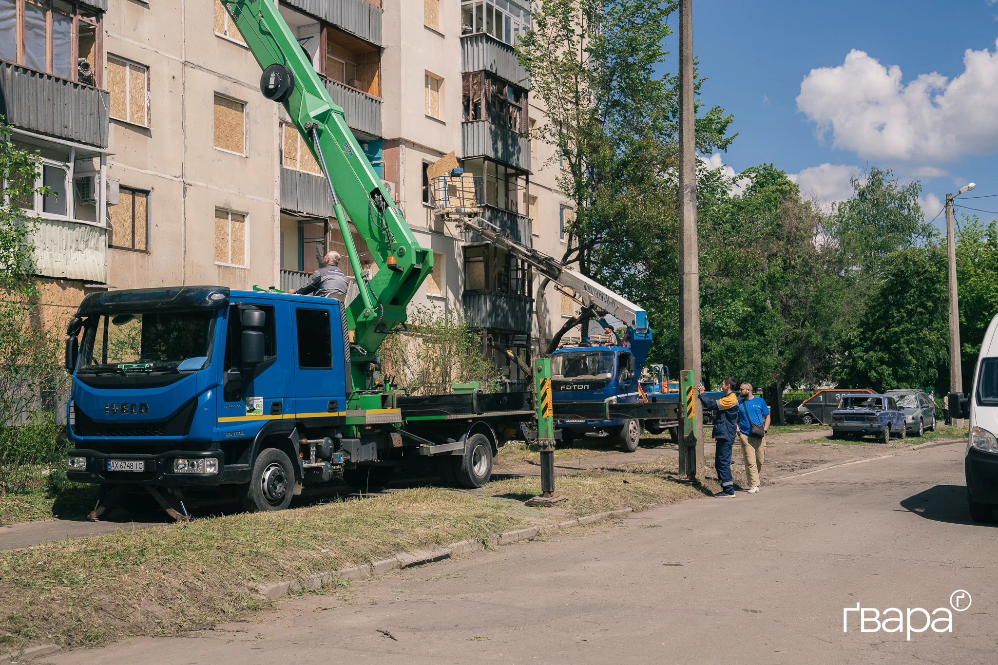 зображення до посту: Як виглядає місце влучання російського БпЛА у Слобідському районі Харкова — фото