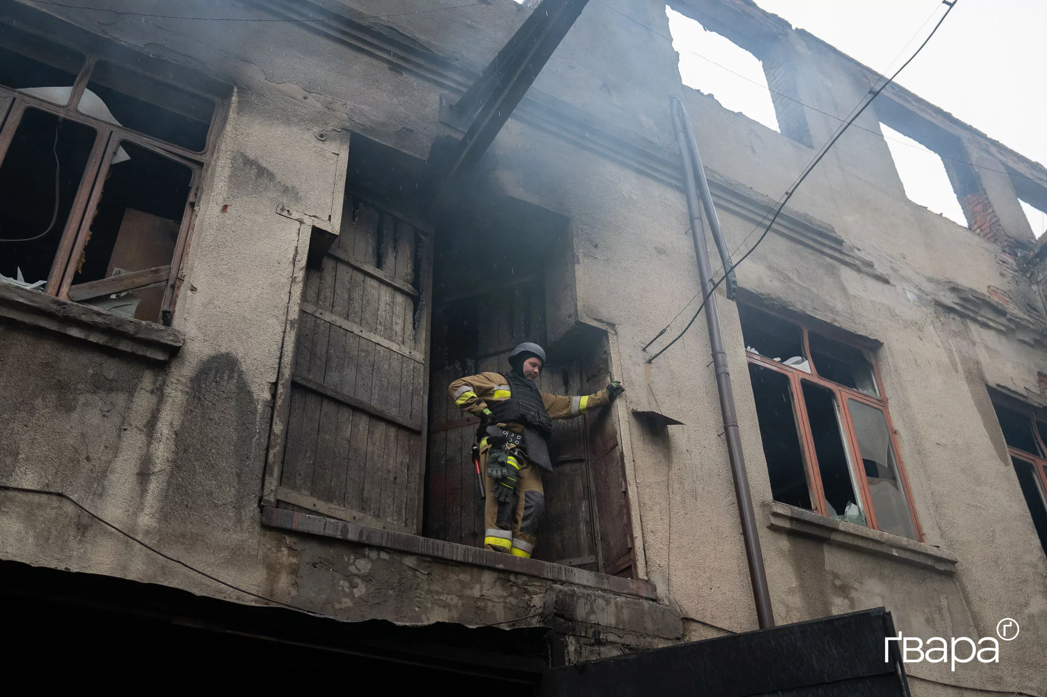 працівник ДСНС на місці атаки