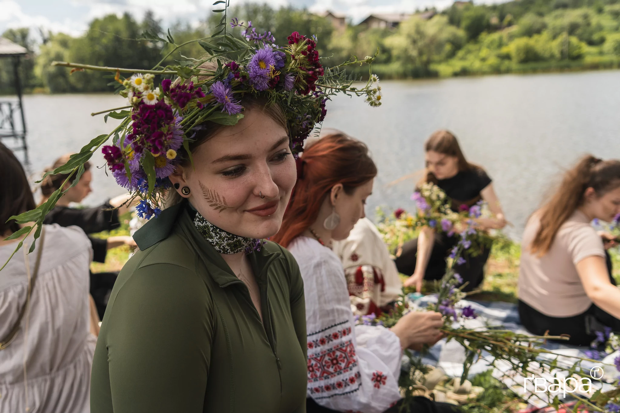 Світлана, учасниця свята, у вінкуї