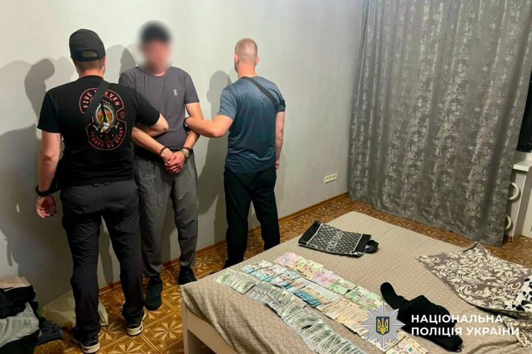 Проник через димар, викрав 10 тисяч доларів на Харківщині і втік до Запоріжжя