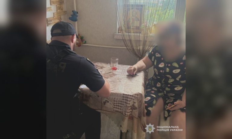 У Харкові поліція розслідує знущання 17-річної дівчини над бабусею