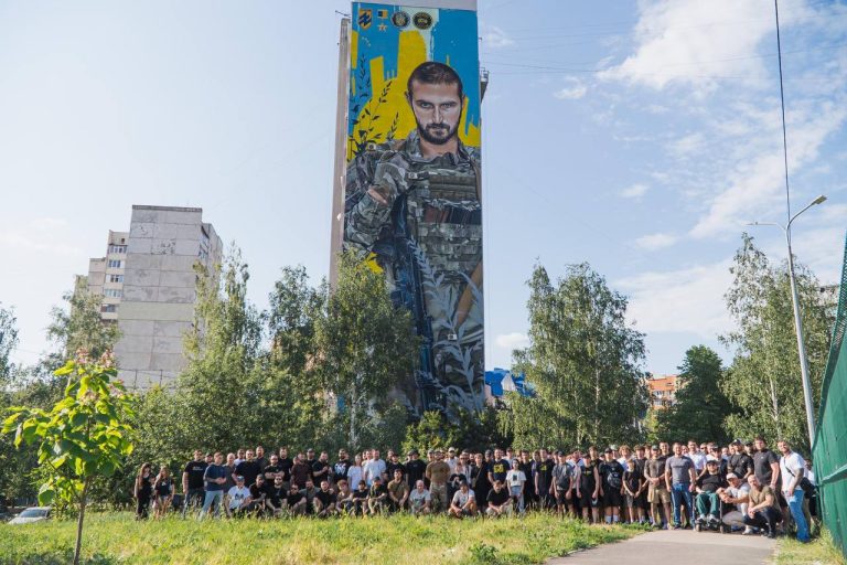 Новий мурал у Харкові вшанував Героя України Станіслава Парталу
