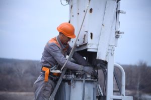У Харківській області та в семи інших регіонах України почали відновлювати електропостачання