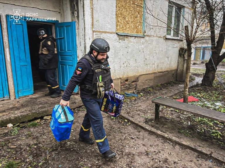 Двох дітей вивезли з прифронтової зони Харківщини