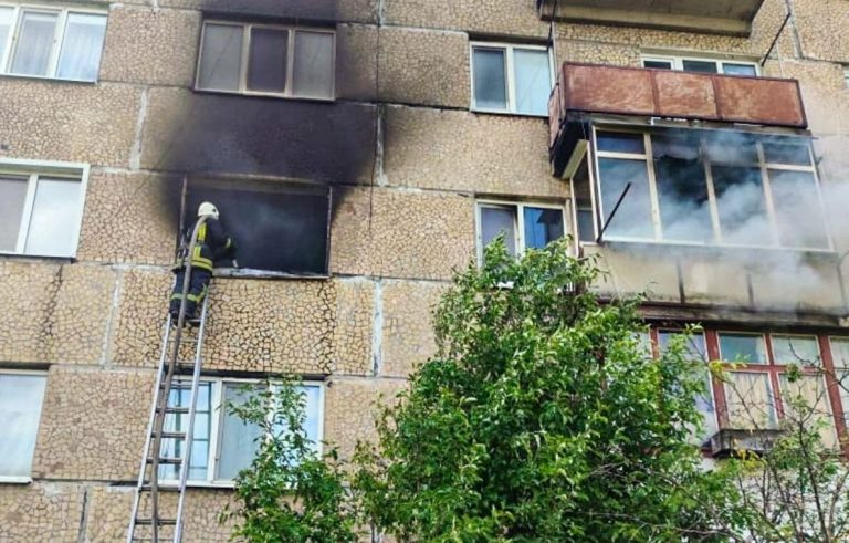 На Харківщині під час пожежі місцеві жителі врятували малюка
