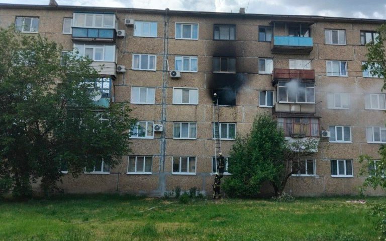 На Харківщині під час пожежі врятували жінку з обмеженою мобільністю
