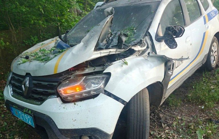 Російські військові обстріляли автомобіль поліції на Харківщині