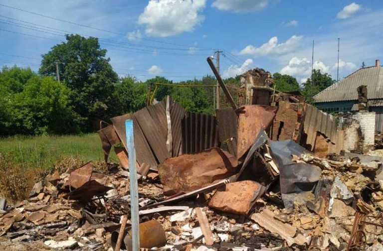 На Харківщині російські КАБи знищили будинок культури й заклад освіти
