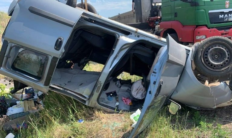 Літня жінка загинула в ДТП на Харківщині, водій і дитина травмовані